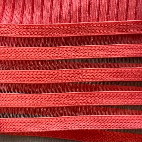 ✅HOST Pick✅ Victoria’s Secret Adjustable Bra, Small - Picture 5 of 7